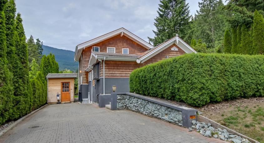 4576 Cliffmont Road, Deep Cove, North Vancouver 
